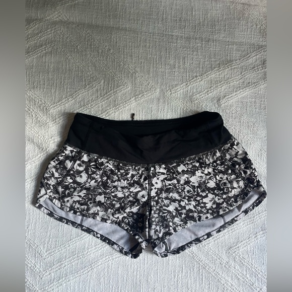 LuluLemon Speed Short 2.5” - Picture 2 of 5